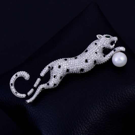 Luxury Atmospheric Crystal Leopard Brooch