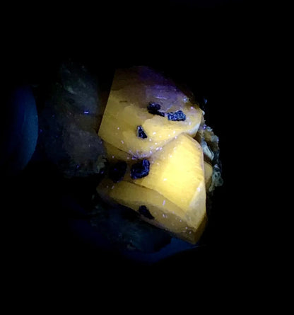 Fluorescent Apatite on Albite, Apatite Crystals, Apatite Specimen from Skardu Pakistan - 21 grams