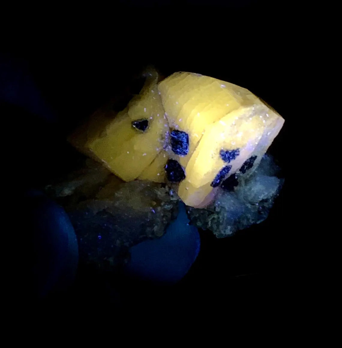 Fluorescent Apatite on Albite, Apatite Crystals, Apatite Specimen from Skardu Pakistan - 21 grams